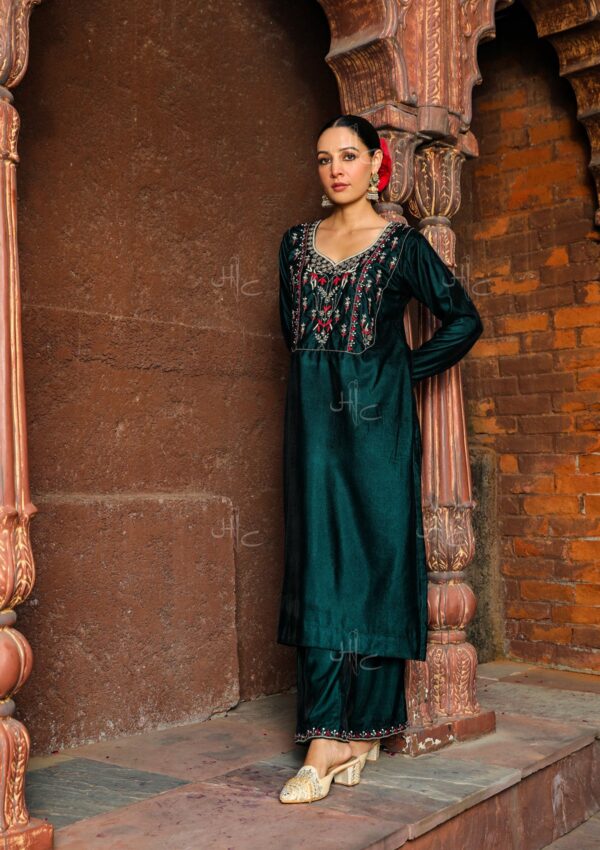 Nur Chikankari Mulmul Short Sleeveless Kurta